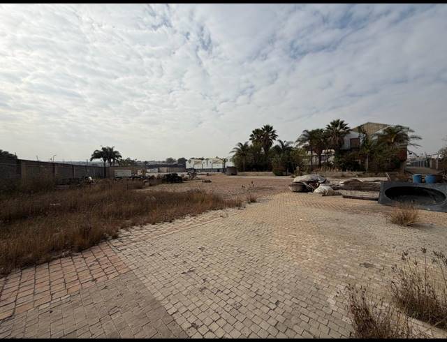 8,000M² INDUSTRIAL YARD TO LET IN COMMERCIA